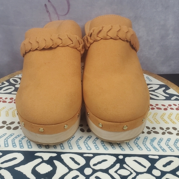 J. Crew Camel Faux Suede Clogs Wood Heel EUC women's SZ 7.5 - Picture 7 of 12